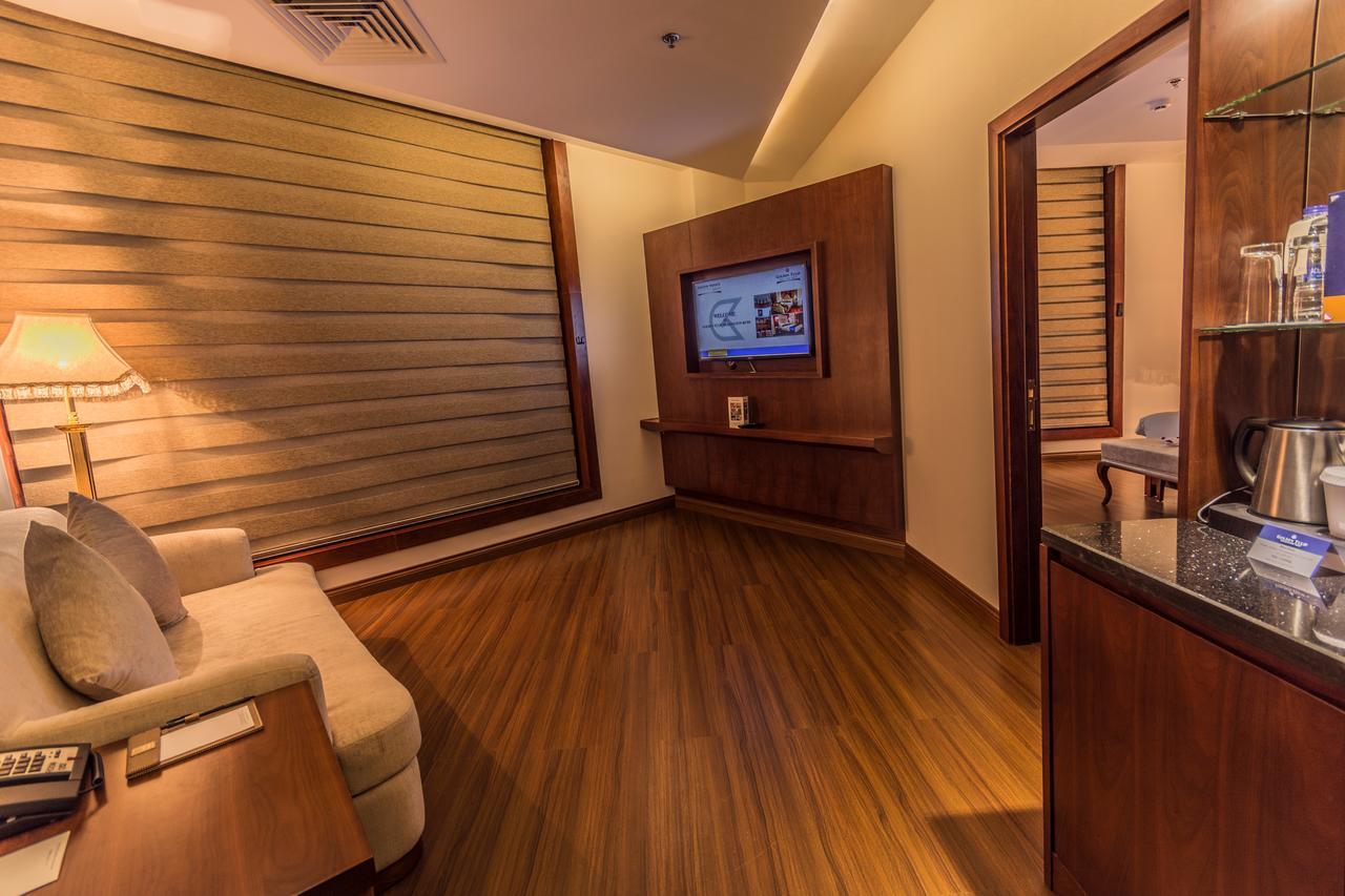 Plaza Suite,780782754:JPEG