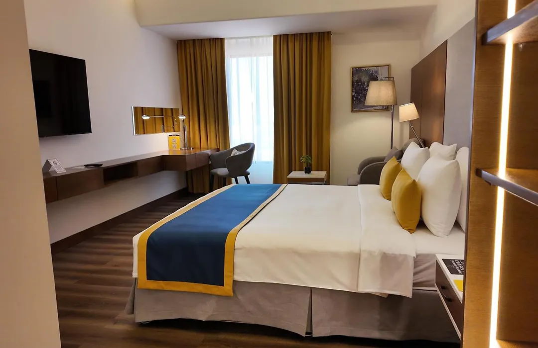Golden Tulip Muscat-1